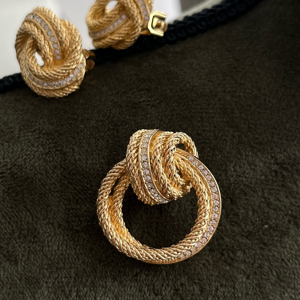 SOLD Vintage Christian Dior Chain Knot Rope Braided Gold Brooch Earrings Set - Picture 2 of 16
